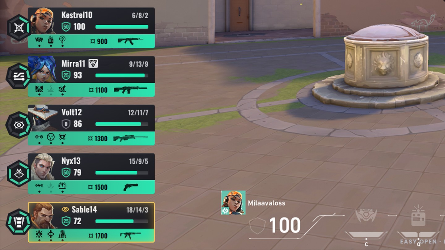 Five player cards with nickname, health bar, credits and weapon